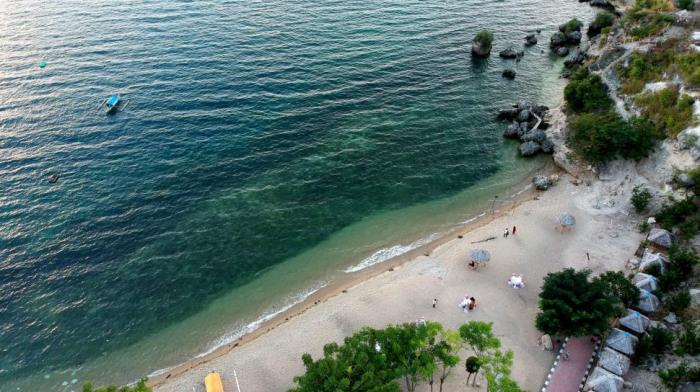 Pantai pasir objek gorontalo wisata kumparan